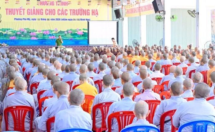 Quang cảnh buổi sinh hoạt chuyên đề