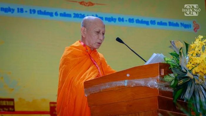 Hòa thượng Danh Thiệp đại diện Hệ phái Phật giáo Nam tông Khmer An Giang trình bày tham luận "Bảo tồn và phát huy văn hóa đậm đà bản sắc dân tộc"