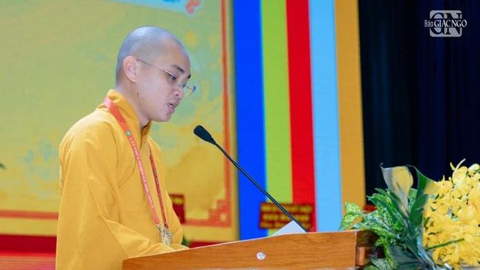 Đại đức Thích Minh Thuận trình Nội quy đại hội và danh sách dự kiến suy cử Ban Chứng minh, Chủ tọa đoàn, Thư ký đoàn cùng Ban Kiểm soát đại hội