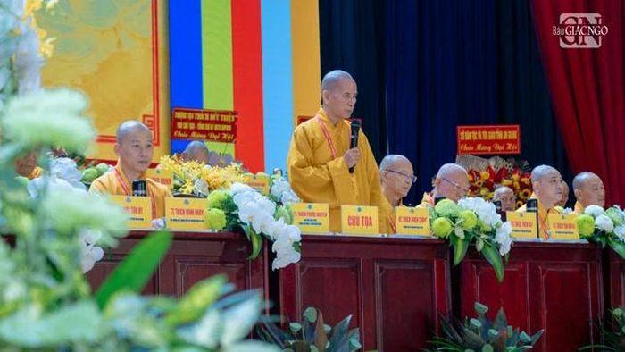 Chủ tọa đoàn điều hành phiên làm việc trù bị Đại hội đại biểu Phật giáo tỉnh An Giang 