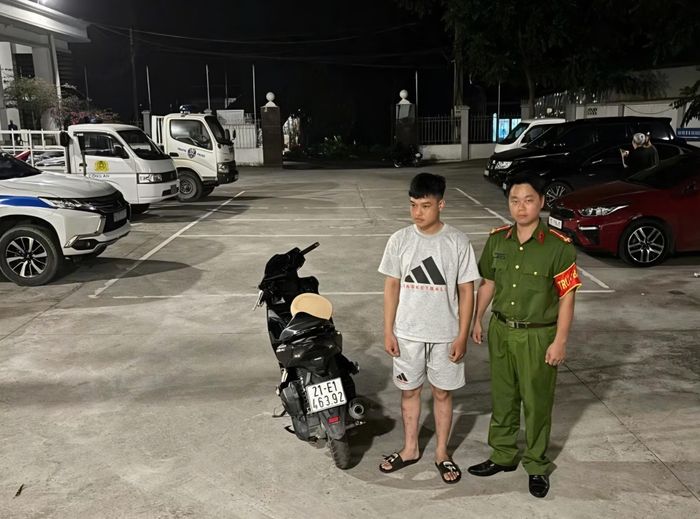 T.H.A (bên trái) bị xử phạt 5,75 triệu đồng và tịch thu phương tiện.