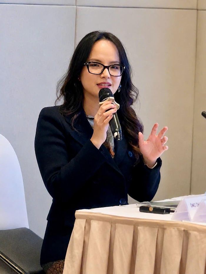Bà Masyitha Baziad, Phó Giám đốc Truyền thông và Quan hệ công chúng, Ban Thư ký APEC Quốc tế chia sẻ kinh nghiệm từ các kỳ APEC trước. Ảnh: Hà Hiền.
