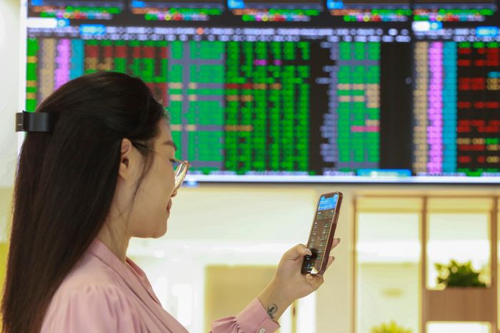 VN-Index kết phiên tăng mạnh, vượt vùng kháng cự 1.820 - 1.830 điểm. Ảnh: Đức Thanh
