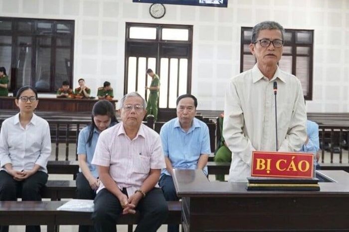 Các bị cáo tại phiên tòa (ảnh TH)