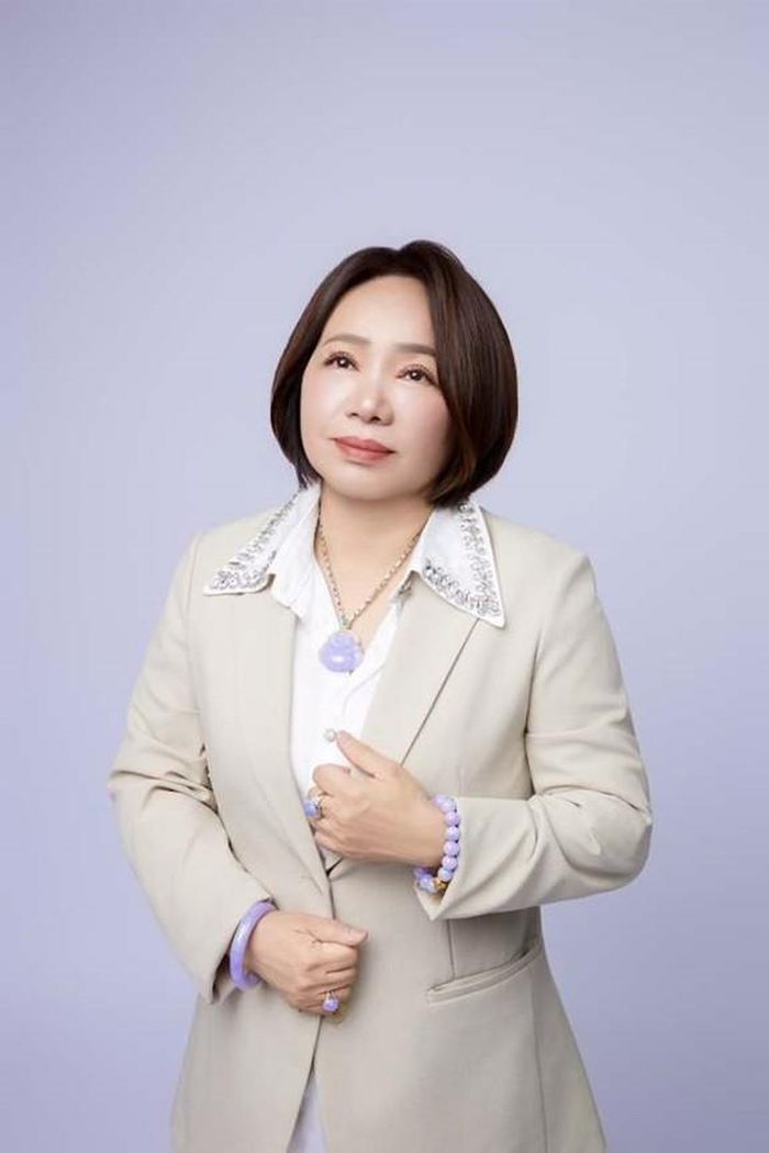Doanh nhân Nguyễn Thị Thu Hà - Chủ tịch sáng lập thương hiệu Ngọc Phỉ Thúy Viên Ngọc Phương (Địa chỉ: Số 29/6 Tổ 2, Ấp 1, xã Đông Thạnh, TP. Hồ Chí Minh)