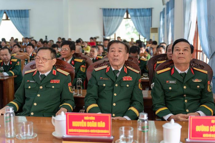Các đại biểu về dự buổi lễ