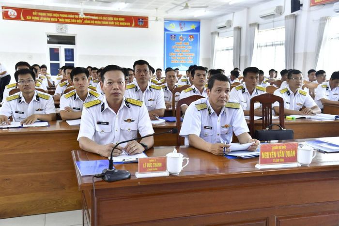Đại biểu dựhội nghị.