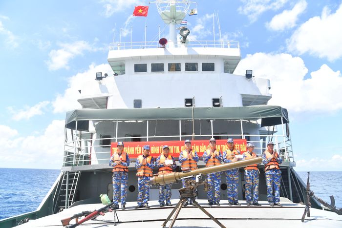 Vùng 2 Hải quân hoàn thành tốt nhiệm vụ huấn luyện, bắn đạn thật trên biển 4