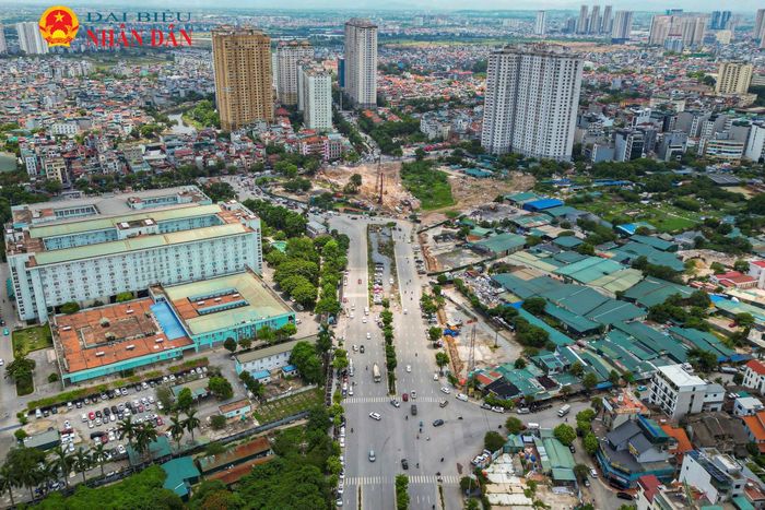 Dự án đường giao thông bao quanh khu tưởng niệm danh nhân Chu Văn An kết nối với đường 70 có tổng mức đầu tư hơn 1.921 tỷ đồng. Trong đó, riêng hạng mục nút giao Xa La - Phạm Tu có vốn đầu tư gần 786 tỷ đồng