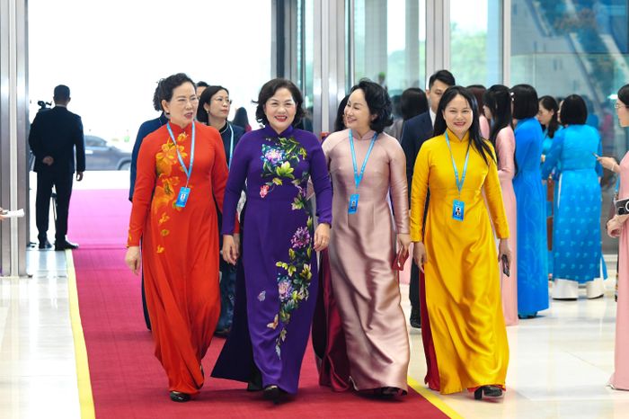 Phó Chủ tịch Quốc hội Nguyễn Thị Hồng đến dự Đại hội