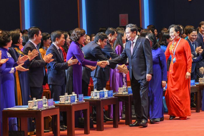 Chủ tịch Quốc hội Trần Thanh Mẫn với các đại biểu dự Đại hội
