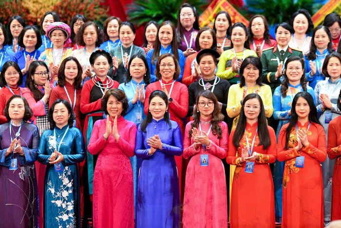 Các đại biểu tham dự Đại hội chụp ảnh lưu niệm. Ảnh: Lâm Hiển