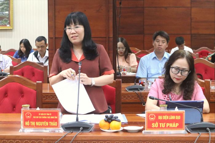 Phó Chủ tịch Thường trực UBND tỉnh Đắk Lắk Hồ Thị Nguyên Thảo trao đổi, làm rõ một số nội dung Đoàn khảo sát quan tâm