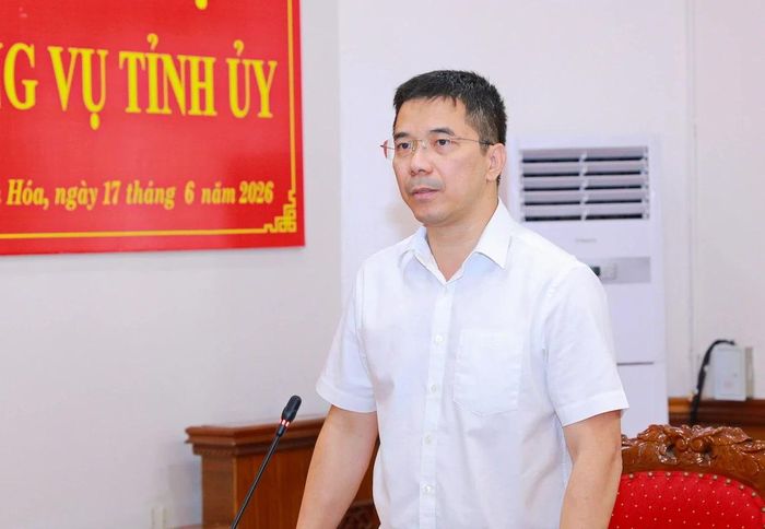 Phó Bí thư Thường trực Tỉnh ủy, Chủ tịch HĐND tỉnh Nguyễn Hồng Phong phát biểu tại hội nghị. Ảnh: Minh Hiếu