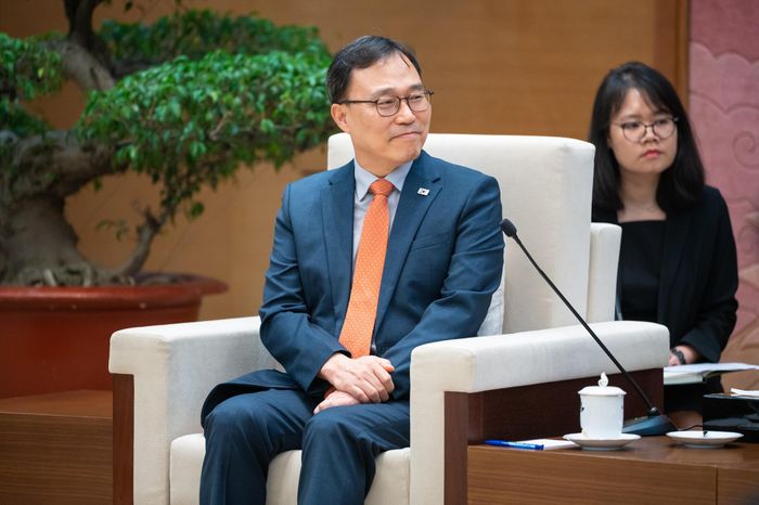 Đại sứ Hàn Quốc Choi Young Sam phát biểu tại cuộc tiếp