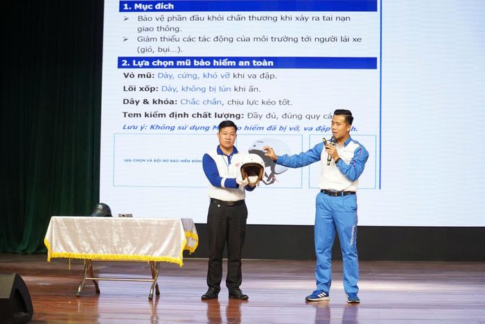 Hướng dẫn sử dụng và chọn lựa các mẫu mũ bảo hiểm đạt chuẩn.