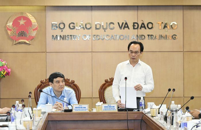 Bộ trưởng Bộ Giáo dục và Đào tạo Hoàng Minh Sơn phát biểu tại cuộc làm việc