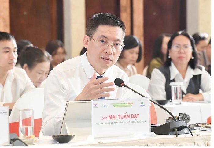 “Giải pháp tối ưu nhất là ưu tiên đầu tư, phát triển công nghệ chế biến các loại phế phẩm, phụ phẩm nông nghiệp thành nhiên liệu sinh học. Chuyển hóa rơm rạ thành năng lượng chính là một mũi tên trúng hai đích”, ông Mai Tuấn Đạt đề xuất.
