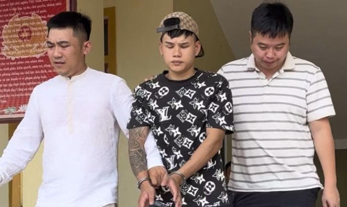 Công an phường Trung Tâm phối hợp Tổ công tác 373 Công an tỉnh Lào Cai bắt giữ đối tượng Hoàng Đình Phong khi đang lẩn trốn tại tỉnh Hà Tĩnh.