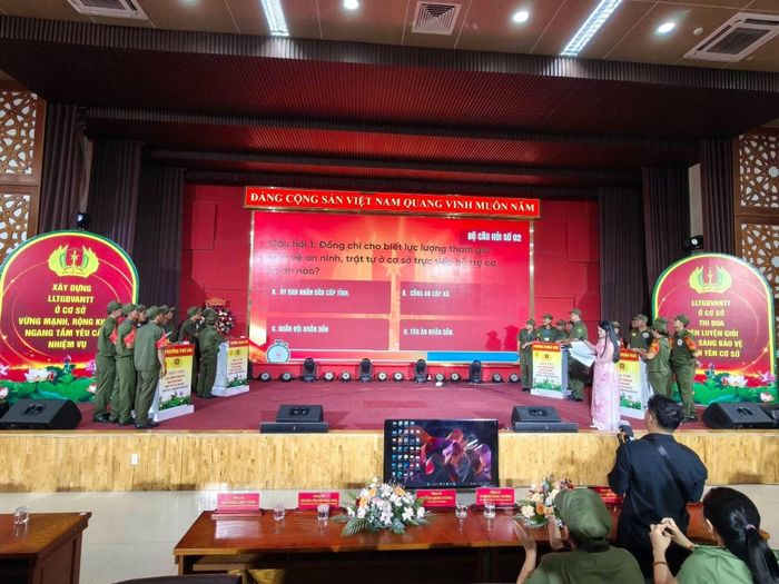Các Đội tranh tài ở các nội dung của Hội thi “Lực lượng tham gia bảo vệ ANTT ở cơ sở giỏi” lần thứ I năm 2026.