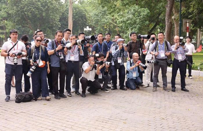 Các nhà báo, phóng viên tác nghiệp tại các sự kiện lớn của đất nước.