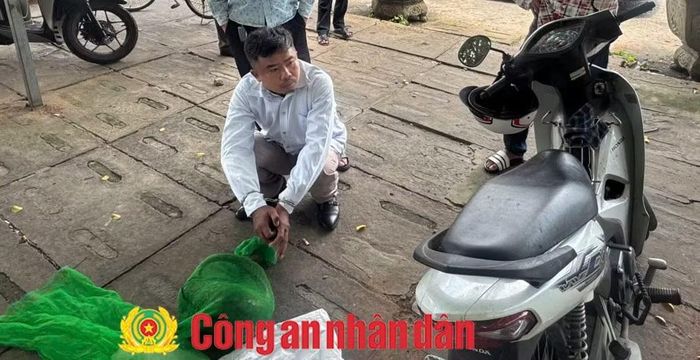 Đối tượng Võ Văn Thâu khi bị bắt quả tang.