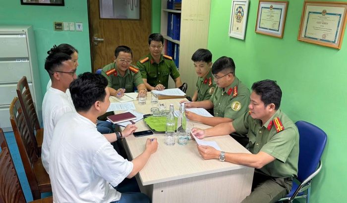 Công an TP Hồ Chí Minh phối hợp Công an các địa phương triển khai 22 tổ công tác đồng loạt rà soát, kiểm tra người nước ngoài vi phạm.