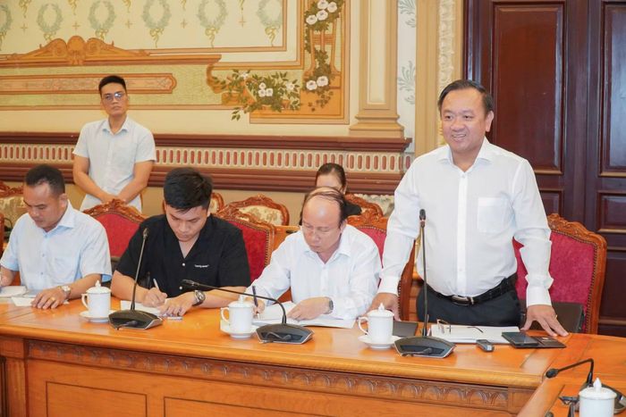 Thiếu tướng Nguyễn Thành Trung, Chính ủy Bộ Tư lệnh Thành phố, Phó Trưởng ban Thường trực Ban Chỉ đạo 515 Thành phố phát biểu ý kiến.