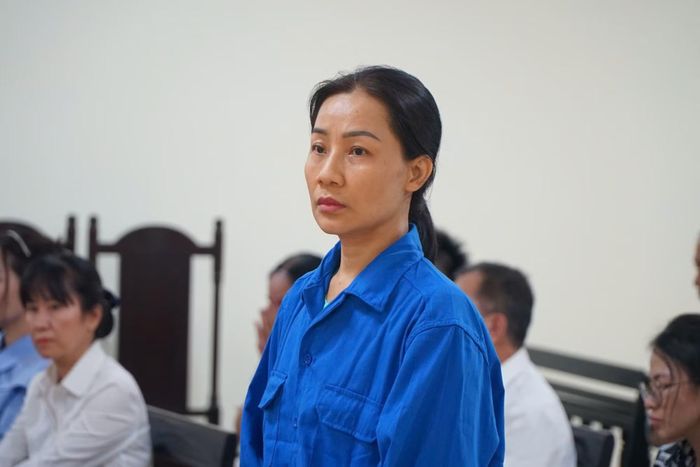 Bị cáo Trần Thị Nguyên Hằng tại tòa.