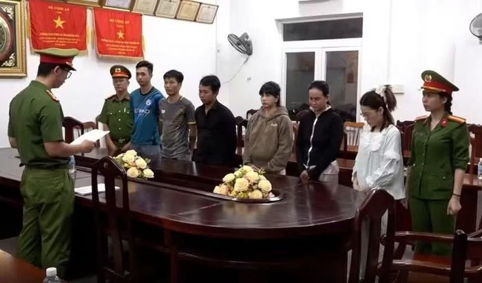 6 đối tượng trong một đường dây lừa đảo chiếm đoạt tài sản qua mạng bị Công an tỉnh Khánh Hòa bắt giữ.