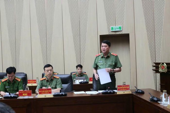 Thiếu tướng Nguyễn Viết Giang, Cục trưởng Cục XDPT bảo vệ ANTQ điều hành thảo luận.