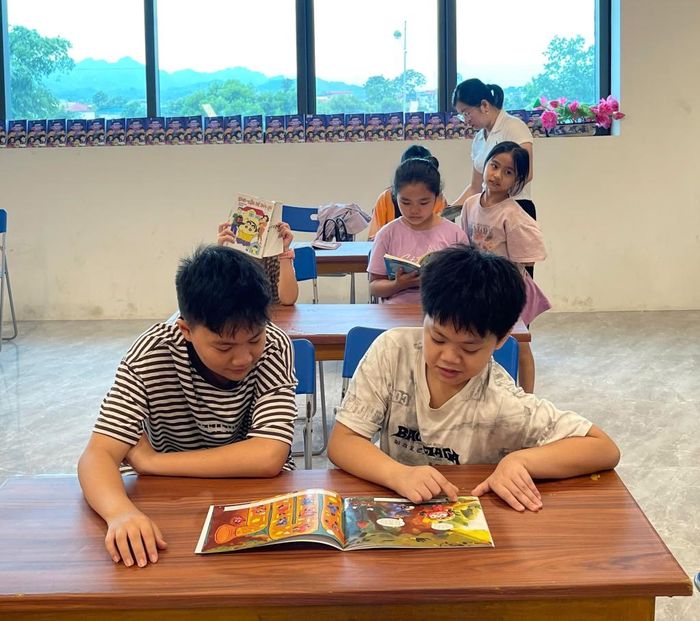 Thay vì "lạc" trong các thiết bị điện tử, các em tìm đến sách để giải trí.