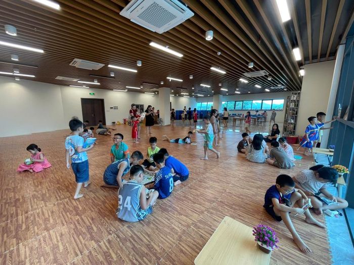Từ đầu mùa hè đến nay, trung bình mỗi ngày, phòng đọc thiếu nhi đón hơn 100 lượt độc giả nhí.