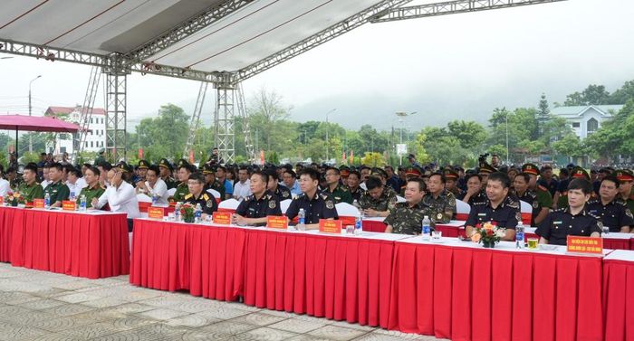 Các đại biểu dự buổi lễ.