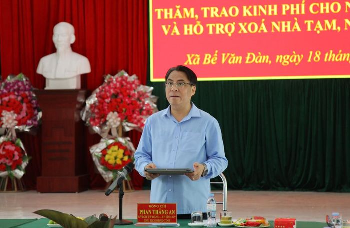 Bí thư Tỉnh ủy Phan Thăng An phát biểu tại buổi làm việc với xã Bế Văn Đàn.