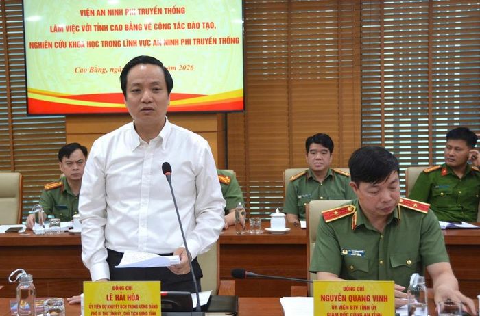 Chủ tịch UBND tỉnh Lê Hải Hòa phát biểu tại buổi làm việc
