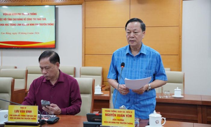Trung tướng, GS.TS Nguyễn Xuân Yêm, Viện trưởng Viện An ninh phi truyền thống phát biểu tại buổi làm việc.