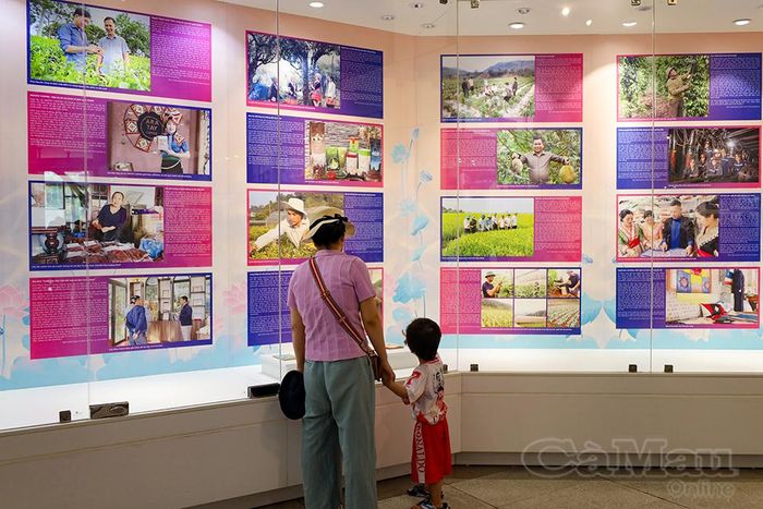 Không gian trưng bày các tác phẩm báo chí viết về gương người tốt, việc tốt tại Bảo tàng Hồ Chí Minh, góp phần lan tỏa những giá trị nhân văn trong xã hội.