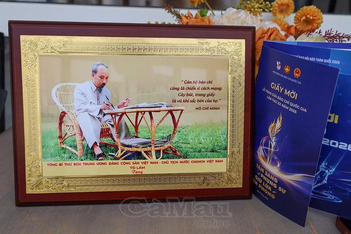 Những lời dạy của Chủ tịch Hồ Chí Minh về nghề báo, về trách nhiệm, bản lĩnh và tinh thần phụng sự Nhân dân luôn là ánh sáng soi đường cho người làm báo.