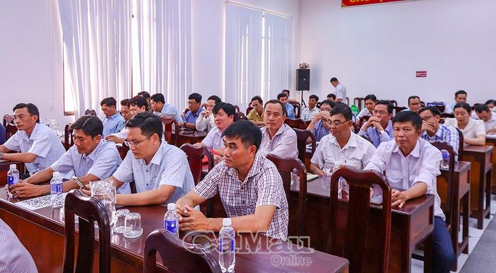 Các học viên tập trung lắng nghe và tiếp thu kiến thức từ các chuyên đề tập huấn.