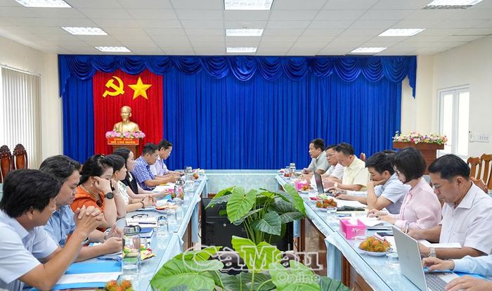 Quang cảnh buổi làm việc.