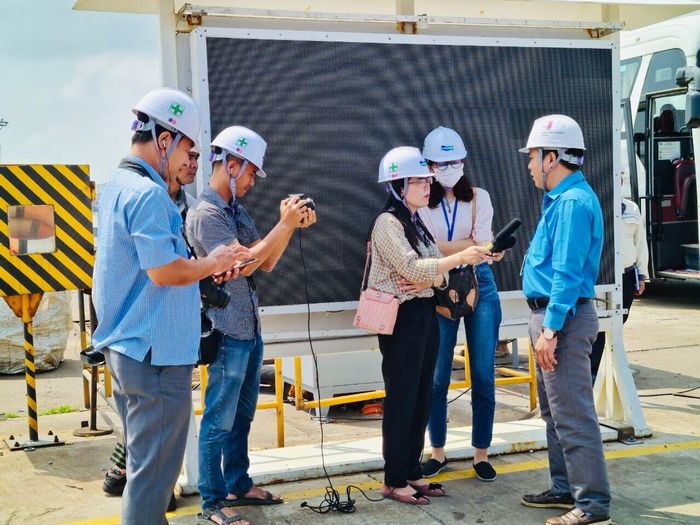 Báo chí ngày càng khẳng định vai trò là cầu nối thông tin quan trọng, góp phần đưa các chủ trương, quyết sách nhanh chóng đi vào cuộc sống. Ảnh minh họa
