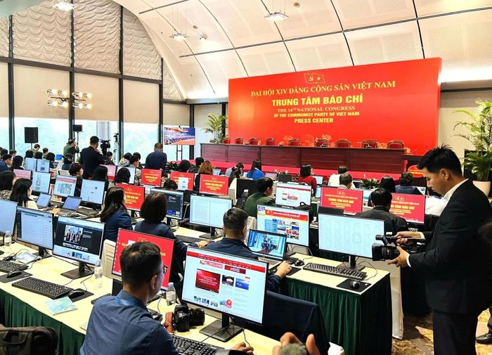 Trung tâm Báo chí Đại hội XIV của Đảng được trang bị đầy đủ cơ sở vật chất, hạ tầng kỹ thuật hiện đại, với đường truyền Internet tốc độ cao, đáp ứng yêu cầu tác nghiệp của phóng viên. Ảnh: ST