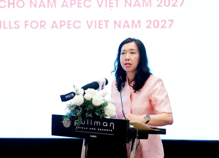 Thứ trưởng Bộ Ngoại giao Lê Thị Thu Hằng, Trưởng Tiểu ban Tuyên truyền và Văn hóa APEC 2027 phát biểu tại Hội thảo. Ảnh: D.Thiện