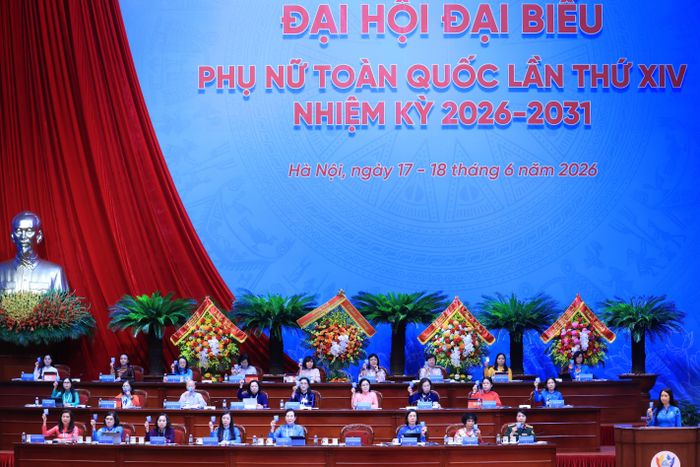 Tại phiên làm việc chiều 17/6, Đại hội đại biểu Phụ nữ toàn quốc lần thứ XIV đã tiến hành công tác nhân sự, bầu trực tiếp 111 Ủy viên Ban Chấp hành Trung ương Hội LHPN Việt Nam khóa XIV, nhiệm kỳ 2026-2031. Ảnh: CTV