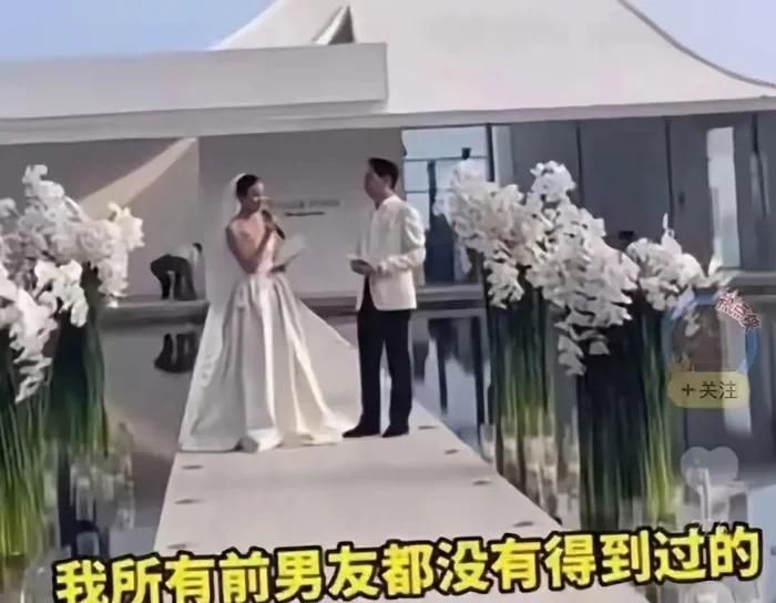 Mạng xã hội hiện đang xôn xao trước đoạn video ghi lại một khoảnh khắc phát biểu đầy ngượng ngùng trong lễ cưới.
