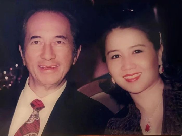 Cư dân mạng nhanh chóng tìm ra, nguồn gốc dây chuyền Hề Mộng Dao đeo chính là của mẹ chồng - bà Lương An Kỳ.