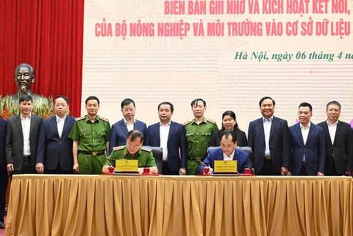 Tháng 4/2026, Bộ Nông nghiệp và Môi trường phối hợp với Bộ Công an tổ chức Lễ ký kết Biên bản ghi nhớ và kích hoạt kết nối, đồng bộ cơ sở dữ liệu của Bộ Nông nghiệp và Môi trường vào Cơ sở dữ liệu tổng hợp quốc gia (C12), Bộ Công an