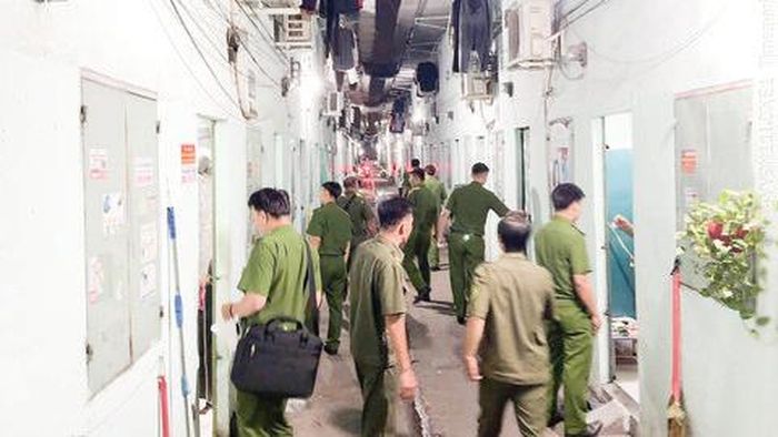 Kiểm tra hành chính một khu nhà trọ