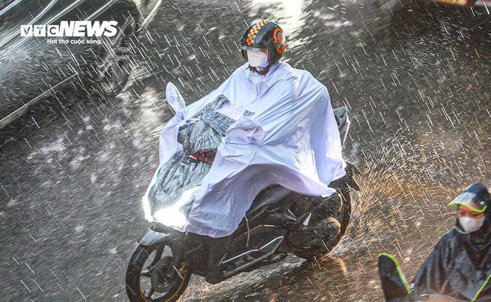 Ngày 18/6, Hà Nội có lúc mưa rào và dông. (Ảnh minh họa)